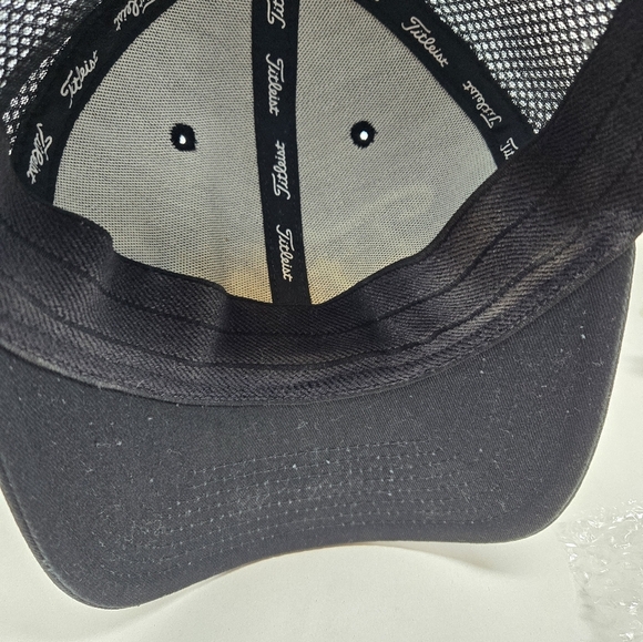 Titleist FJ Pro V1 Black Golfing Casual Hat Sz Med To Large White Lettering Mesh - Picture 9 of 9